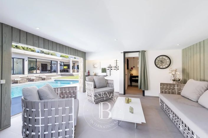 Image No.24-5 Bed House for sale