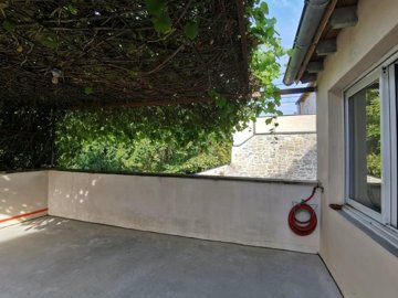1 - Villeneuve-de-Berg, Apartment
