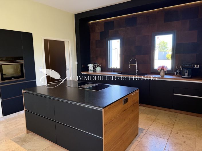 Image No.9-2 Bed House for sale