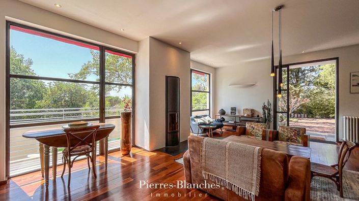 Image No.4-5 Bed House for sale