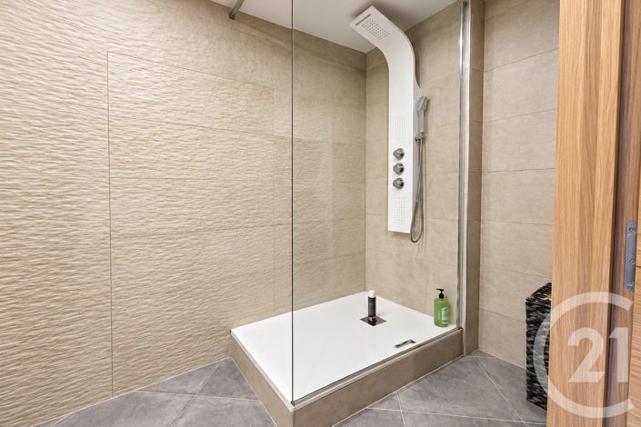 Image No.11-3 Bed House for sale