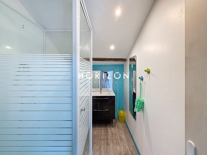 Image No.26-5 Bed House for sale