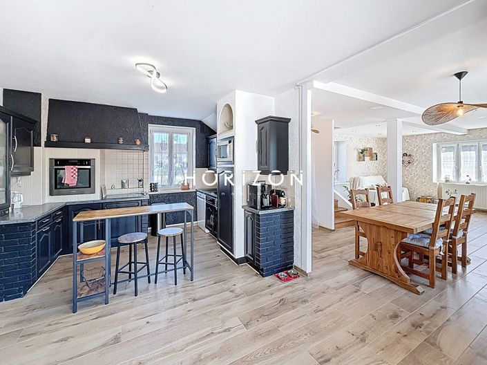 Image No.6-5 Bed House for sale