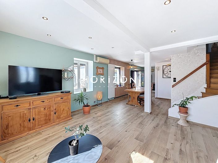 Image No.9-5 Bed House for sale