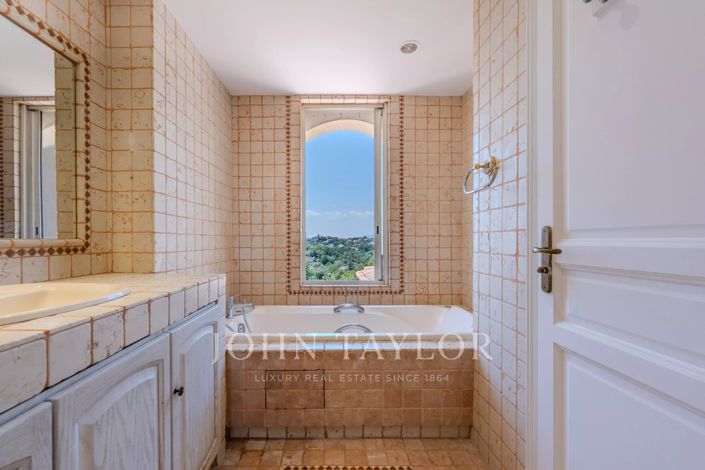 Image No.15-5 Bed House for sale