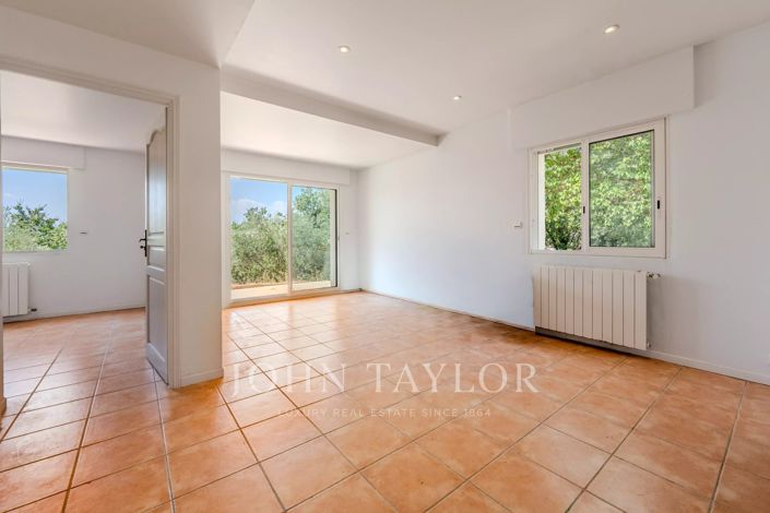 Image No.16-5 Bed House for sale