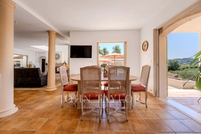 Image No.9-5 Bed House for sale