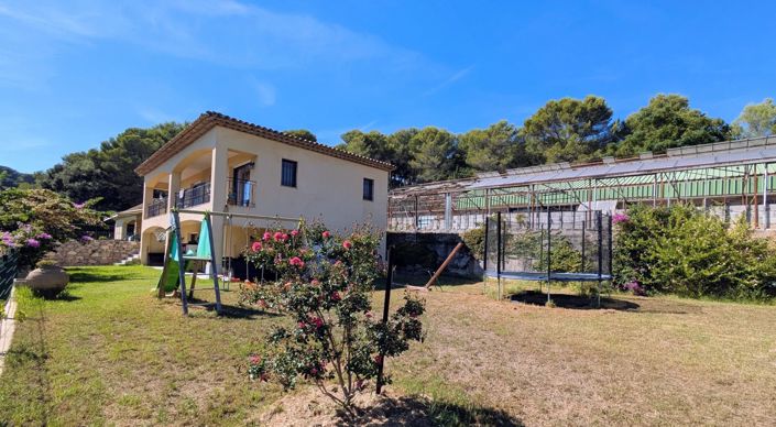 Image No.8-5 Bed House for sale