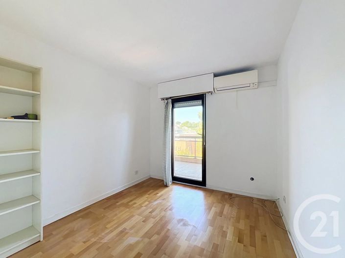 Image No.12-3 Bed Apartment for sale