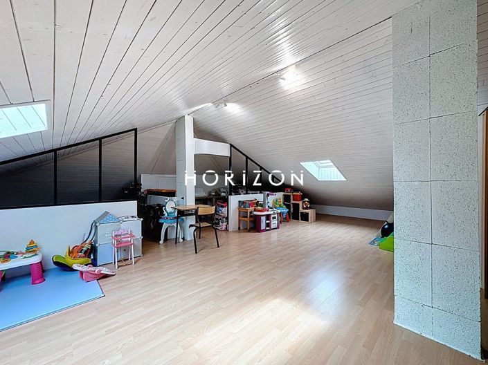 Image No.17-6 Bed House for sale
