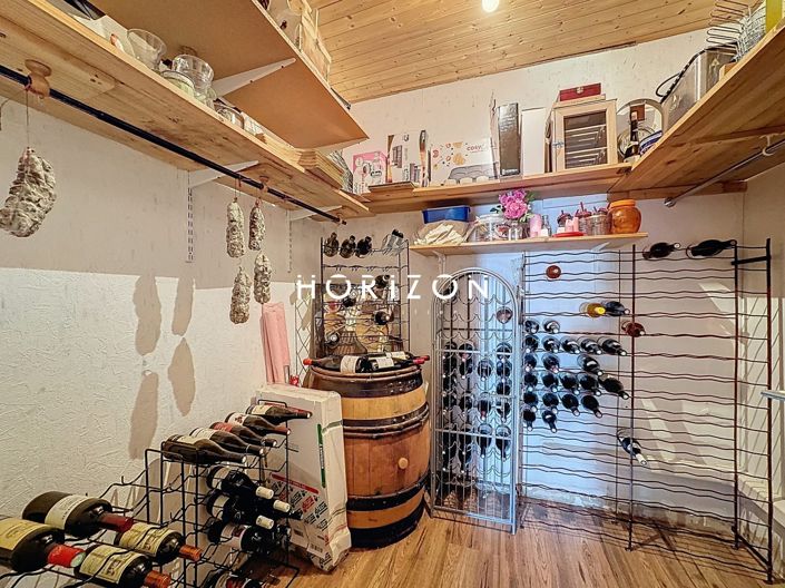 Image No.26-6 Bed House for sale