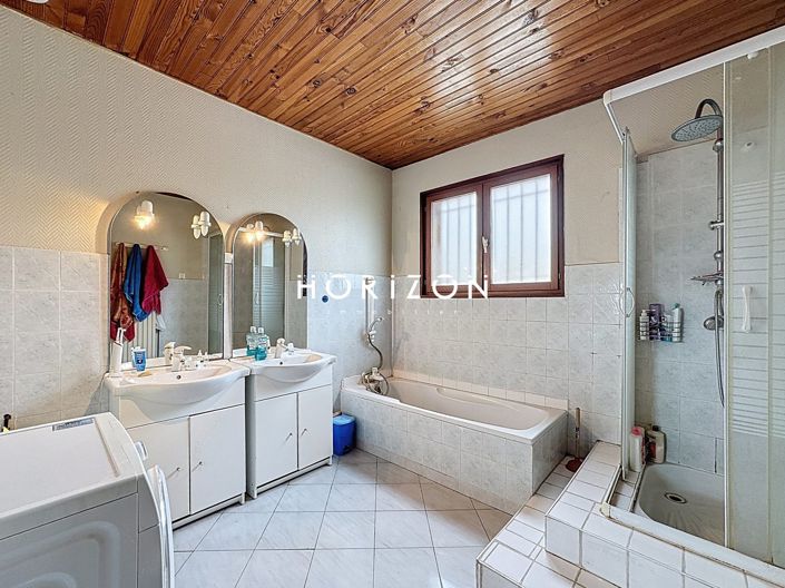 Image No.7-6 Bed House for sale