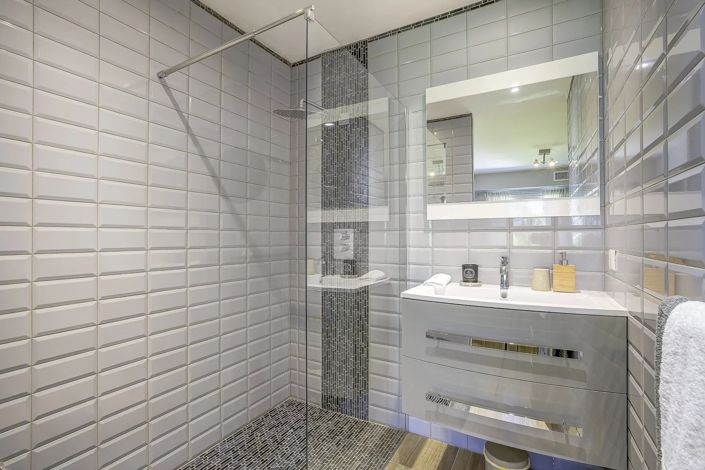 Image No.17-5 Bed House for sale