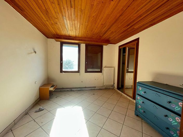 Image No.24-7 Bed House for sale