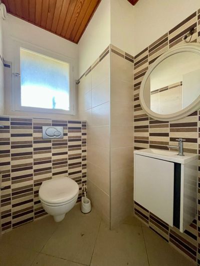 Image No.25-7 Bed House for sale