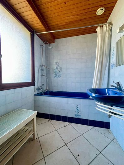 Image No.26-7 Bed House for sale