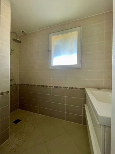 Image No.28-7 Bed House for sale