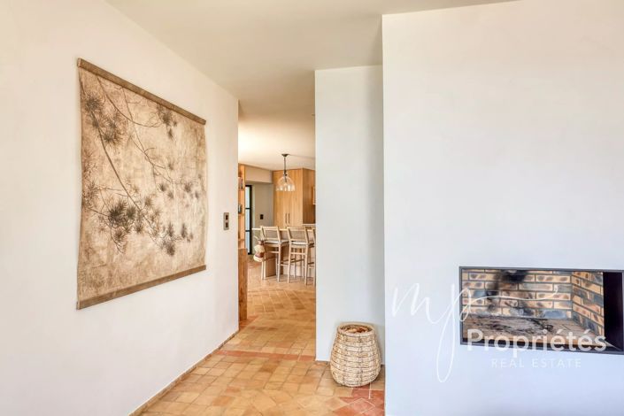 Image No.14-6 Bed House for sale