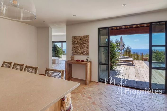 Image No.17-6 Bed House for sale