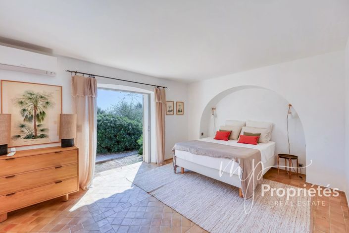 Image No.19-6 Bed House for sale