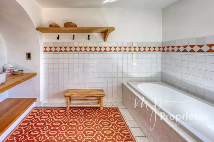 Image No.21-6 Bed House for sale