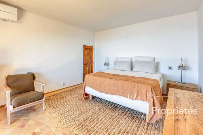 Image No.25-6 Bed House for sale
