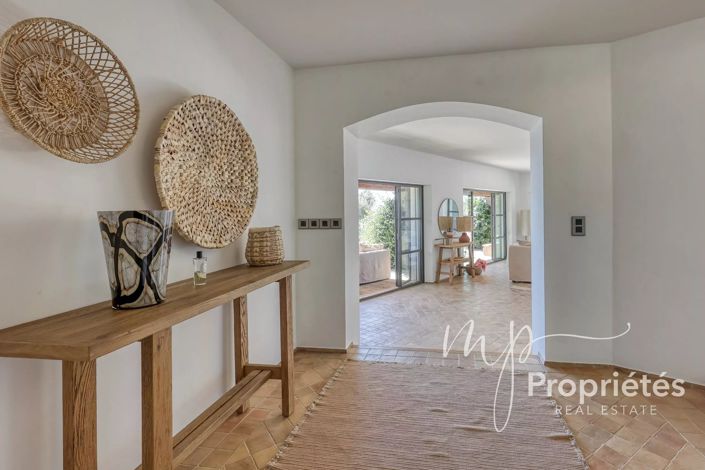Image No.8-6 Bed House for sale