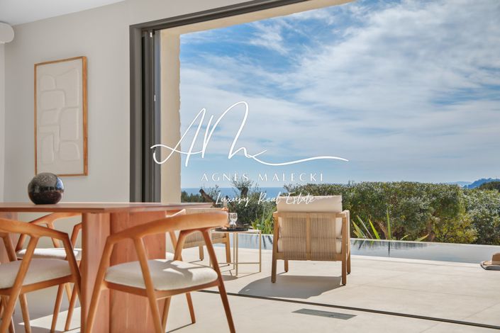 Image No.8-6 Bed House for sale