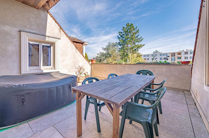 Image No.16-8 Bed House for sale