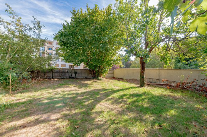 Image No.18-8 Bed House for sale