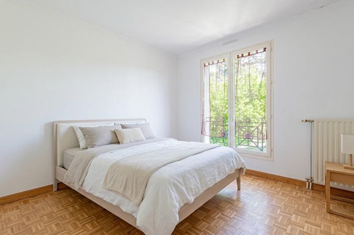 Image No.7-8 Bed House for sale