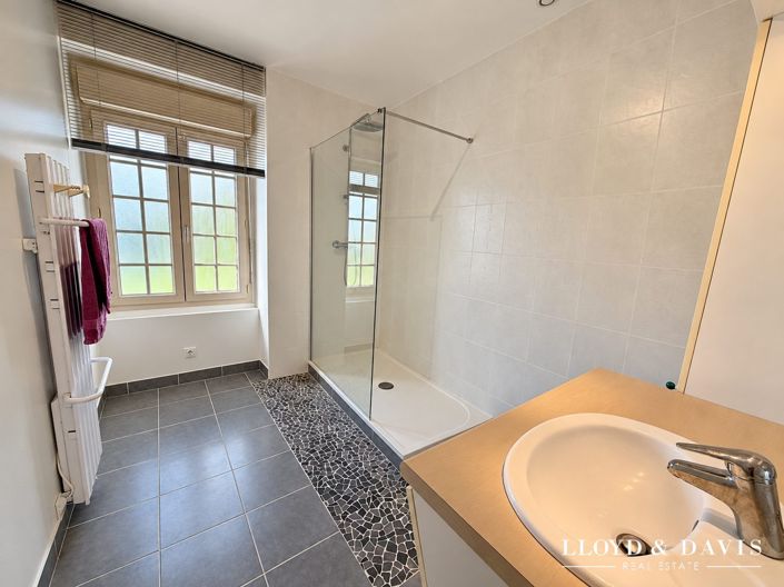 Image No.11-5 Bed House for sale