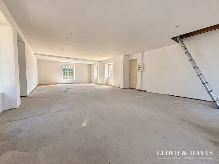 Image No.17-5 Bed House for sale