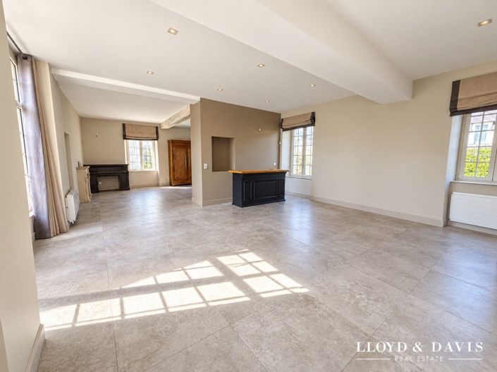 Image No.2-5 Bed House for sale