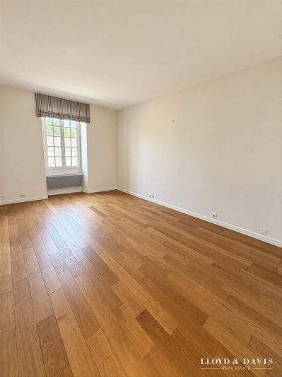 Image No.9-5 Bed House for sale