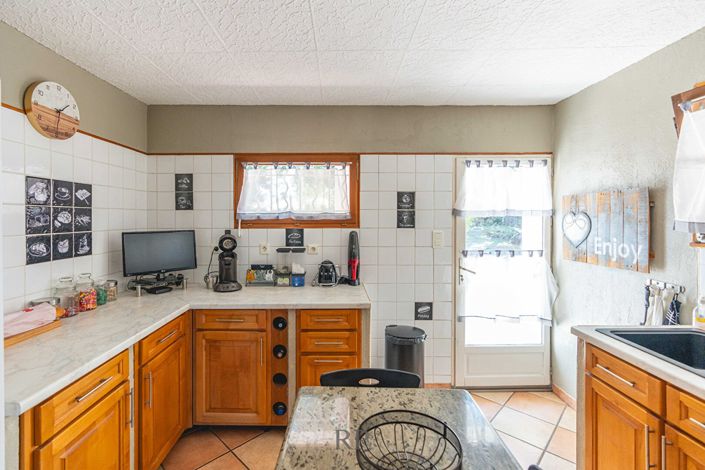 Image No.16-6 Bed House for sale