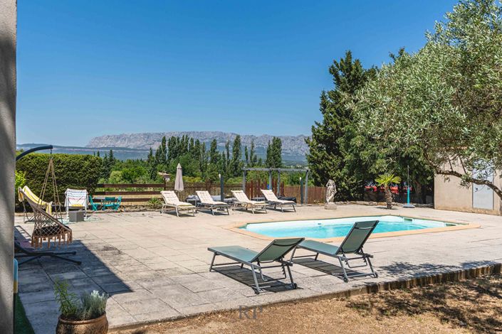 Image No.6-6 Bed House for sale