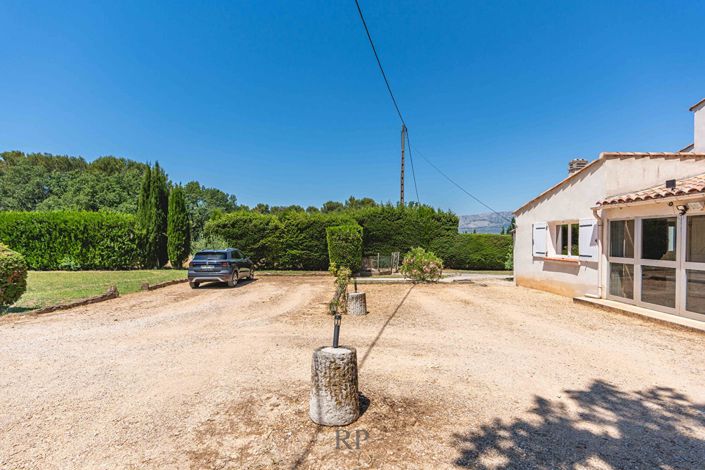 Image No.8-6 Bed House for sale