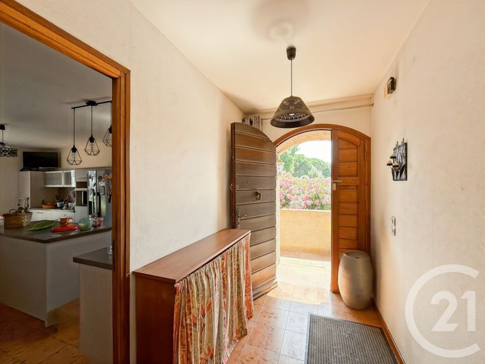 Image No.12-5 Bed House for sale