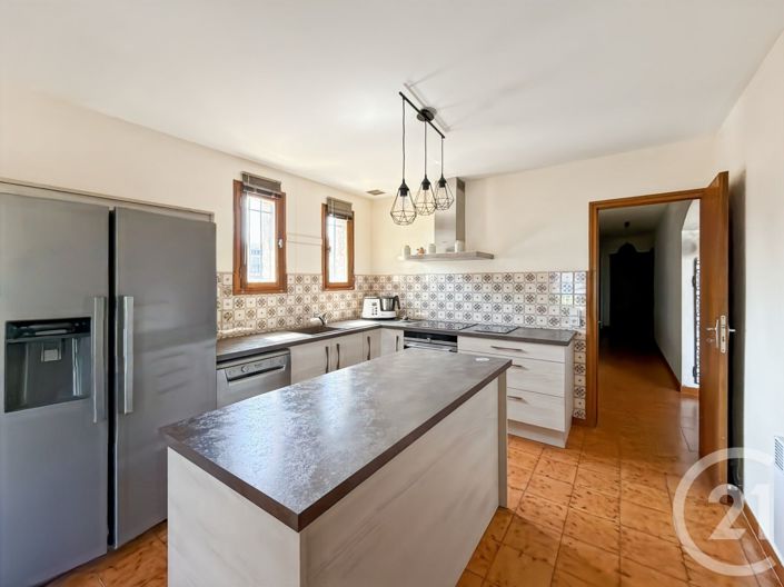 Image No.15-5 Bed House for sale