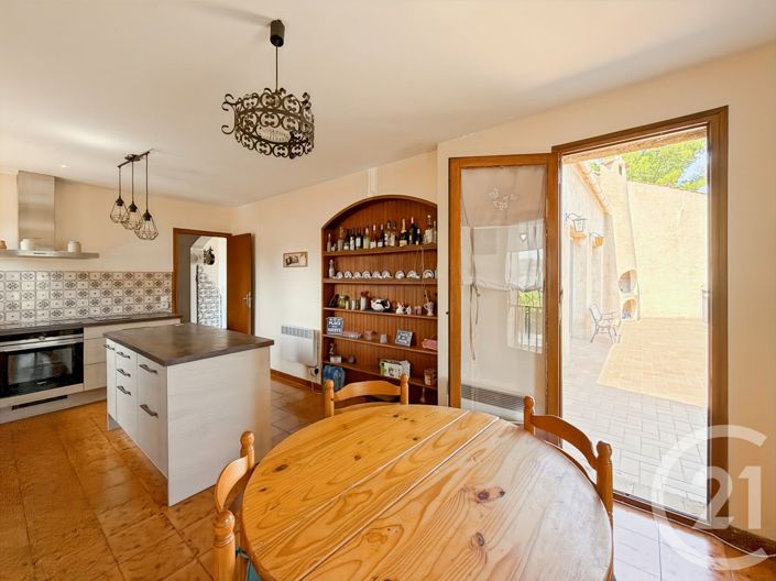 Image No.17-5 Bed House for sale