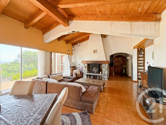 Image No.8-5 Bed House for sale