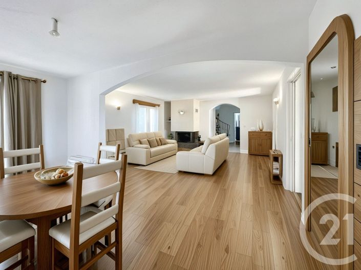 Image No.2-4 Bed House for sale