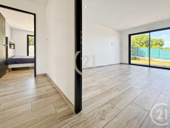 Image No.11-3 Bed House for sale