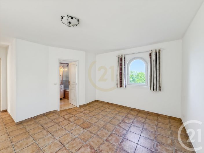 Image No.16-4 Bed House for sale