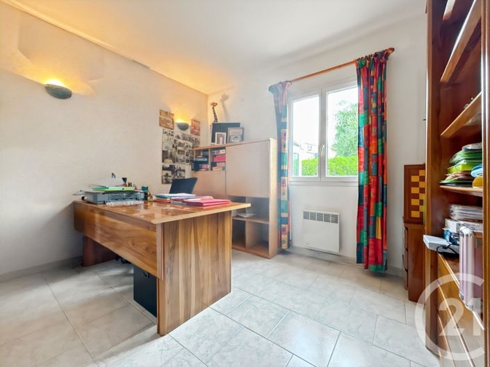 Image No.17-6 Bed House for sale