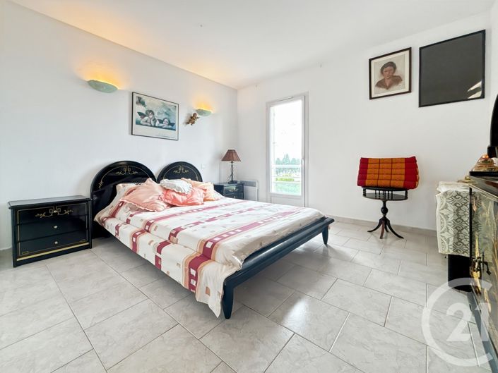 Image No.18-6 Bed House for sale