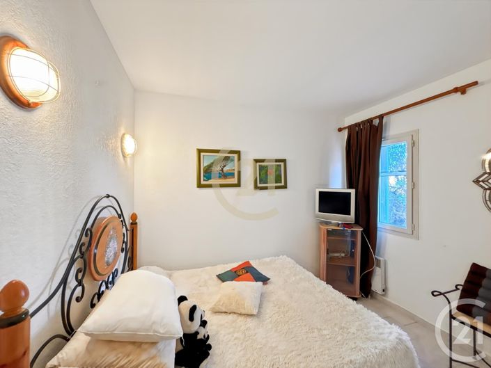 Image No.24-6 Bed House for sale