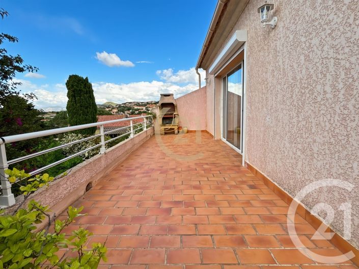 Image No.8-6 Bed House for sale