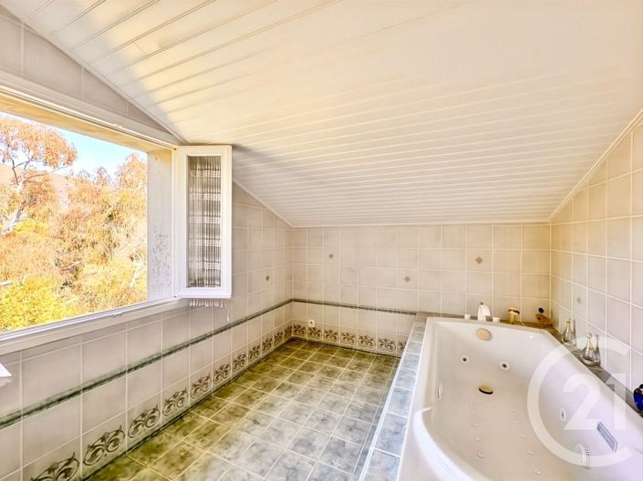 Image No.15-8 Bed House for sale